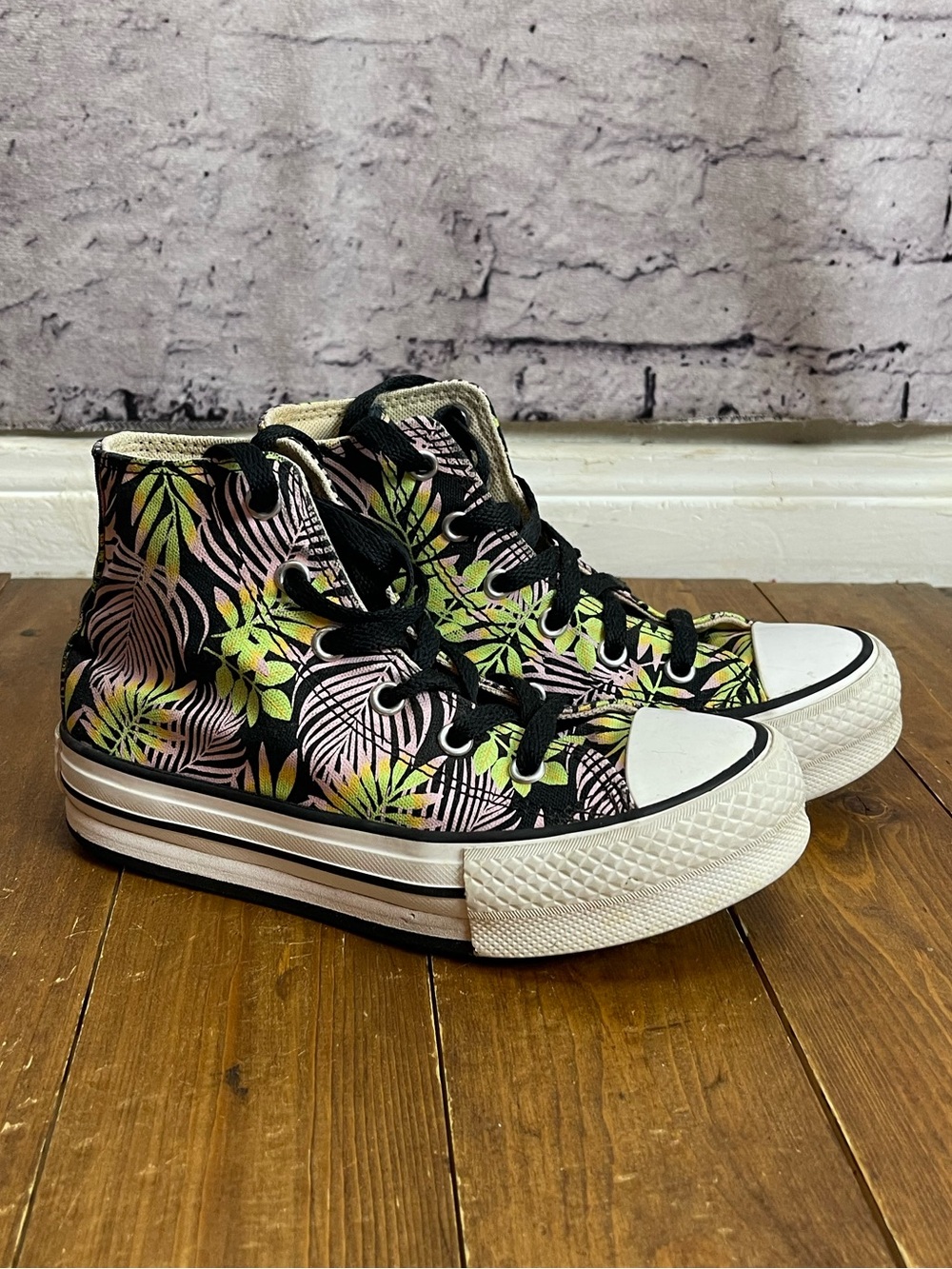 Converse kids size 1 lift platform sneakers bright plants print